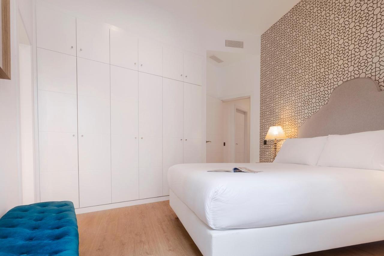 Genteel Home Goyeneta Sevilla Bagian luar foto